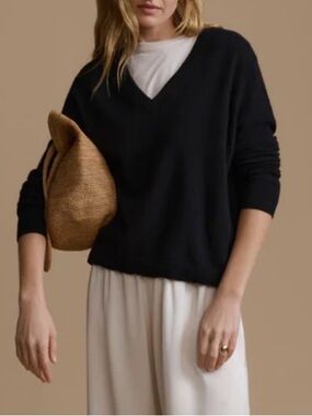 EUC Jenni Kayne Flynn Cashmere V-Neck Sweater in Black size M